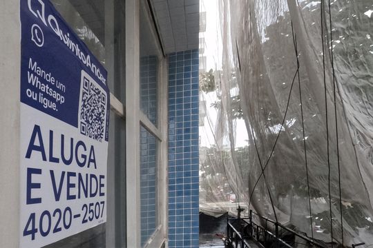 Fachada | Adesivo/Placa Quintoandar instalado  de apartamento para alugar com 2 quartos, 86m² em Aparecida, Santos