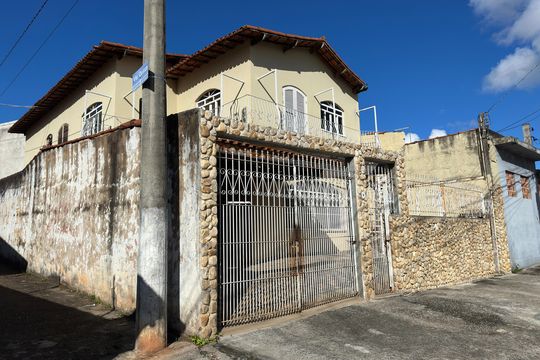 Fachada de casa para alugar com 5 quartos, 250m² em Jardim Primavera, Jacareí