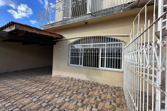 Quintal de casa para alugar com 5 quartos, 250m² em Jardim Primavera, Jacareí