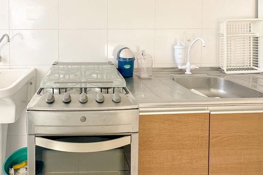 Cozinha de apartamento para alugar com 2 quartos, 55m² em Canasvieiras, Florianópolis