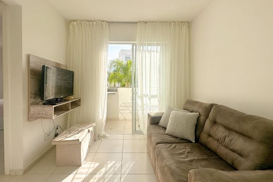 Sala de TV de apartamento para alugar com 2 quartos, 55m² em Canasvieiras, Florianópolis