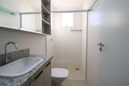 Banheiro Social de apartamento para alugar com 2 quartos, 60m² em Novo Mundo, Uberlândia