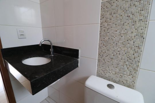 Banheiro Social de casa para alugar com 2 quartos, 90m² em Shopping Park, Uberlândia
