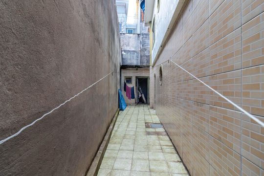 Corredor Lateral de casa à venda com 3 quartos, 188m² em Vila Romero, São Paulo