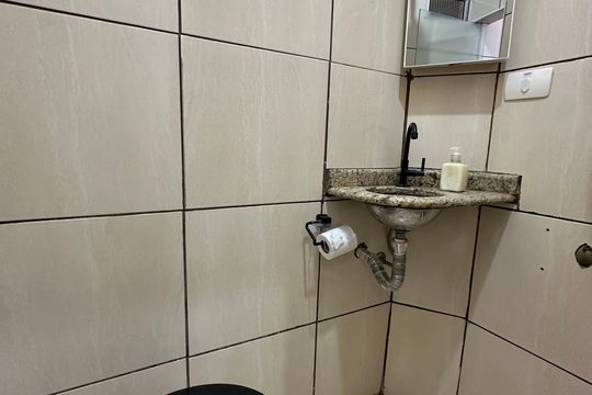 Banheiro de apartamento para alugar com 1 quarto, 15m² em Itararé, São Vicente