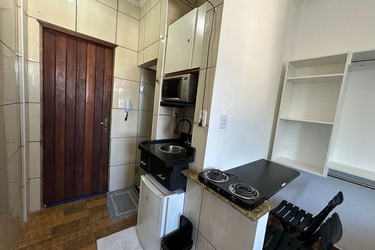 Cozinha  de apartamento para alugar com 1 quarto, 15m² em Itararé, São Vicente