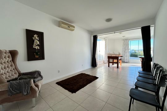 Sala 2 de casa para alugar com 4 quartos, 292m² em Pedra Branca, Palhoça