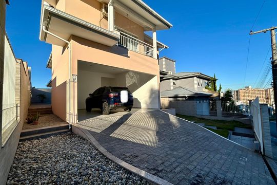 Garagem de casa para alugar com 4 quartos, 292m² em Pedra Branca, Palhoça
