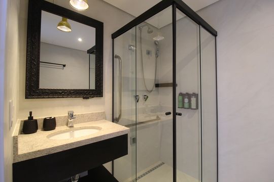 Banheiro de kitnet/studio à venda com 1 quarto, 31m² em Indianópolis, São Paulo