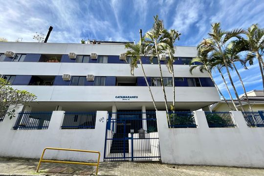 Fachada  de apartamento para alugar com 3 quartos, 100m² em Lagoa da Conceição, Florianópolis