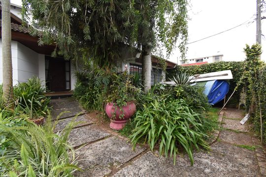Área externa de casa à venda com 4 quartos, 460m² em Boa Vista, Curitiba