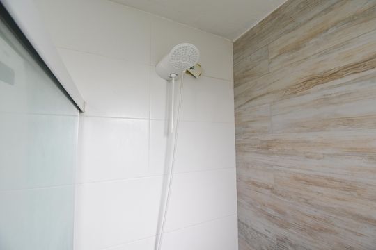 Banheiro da Suíte 2 de casa à venda com 4 quartos, 460m² em Boa Vista, Curitiba