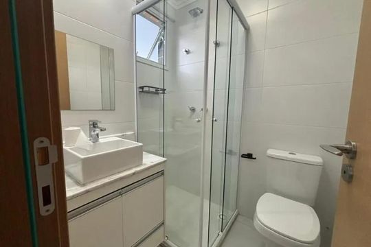 Banheiro social de apartamento para alugar com 2 quartos, 70m² em Boqueirão, Santos