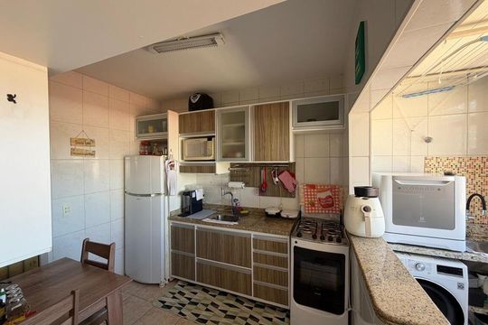 Cozinha de apartamento para alugar com 3 quartos, 112m² em Coqueiros, Florianópolis