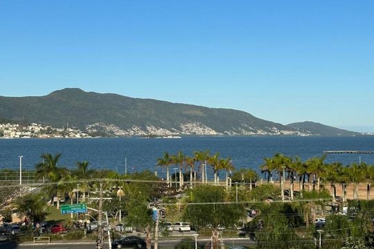 Apartamento para alugar com 3 quartos, 112m² em Coqueiros, Florianópolis
