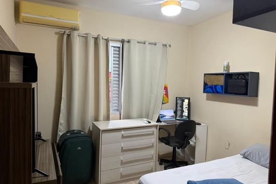 Quarto de apartamento para alugar com 3 quartos, 112m² em Coqueiros, Florianópolis