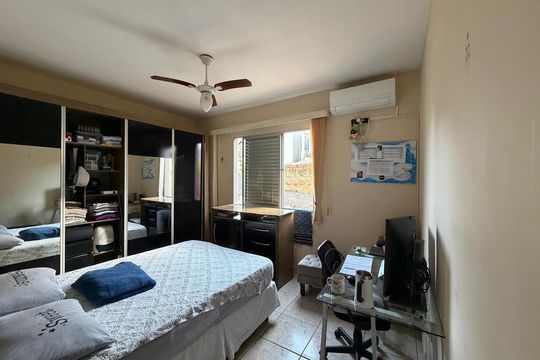 Quarto de apartamento para alugar com 3 quartos, 112m² em Coqueiros, Florianópolis