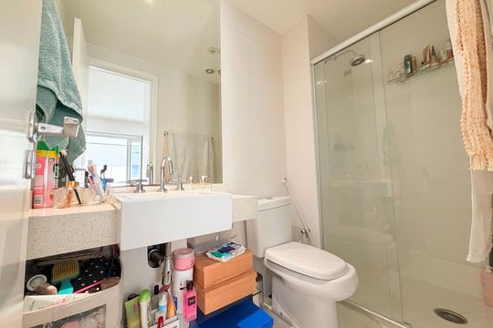 Banheiro de apartamento à venda com 1 quarto, 50m² em Vila Gertrudes, São Paulo