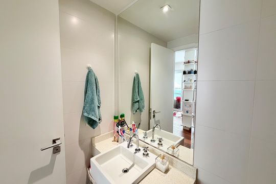 Banheiro de apartamento à venda com 1 quarto, 50m² em Vila Gertrudes, São Paulo
