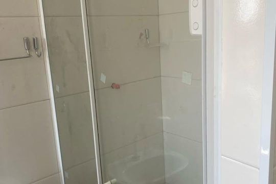 Banheiro de apartamento para alugar com 1 quarto, 60m² em Realengo, Rio de Janeiro