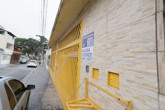 Fachada de casa à venda com 3 quartos, 261m² em Bela Vista, Osasco