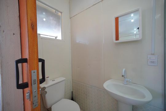 Banheiro Social de kitnet/studio para alugar com 1 quarto, 15m² em Balneario, Florianópolis