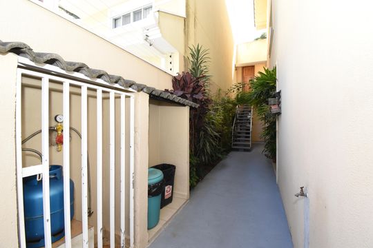 Área externa de casa para alugar com 5 quartos, 443m² em Cristo Rei, Curitiba