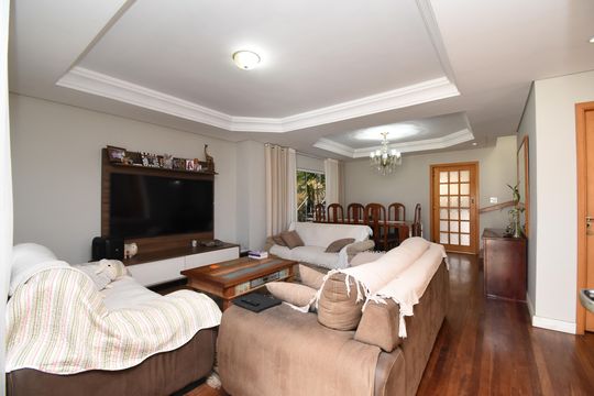 Casa para alugar com 5 quartos, 443m² em Cristo Rei, Curitiba