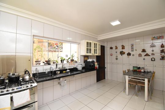 Cozinha de casa para alugar com 5 quartos, 443m² em Cristo Rei, Curitiba