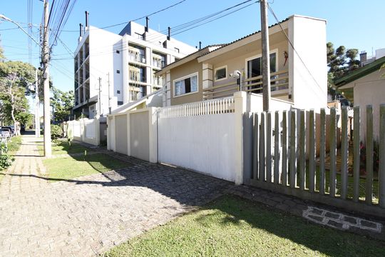 Fachada de casa para alugar com 5 quartos, 443m² em Cristo Rei, Curitiba