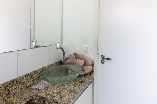 Banheiro de apartamento para alugar com 2 quartos, 44m² em Jardim Ansalca, Guarulhos