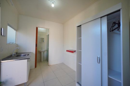 Sala/Cozinha de kitnet/studio para alugar com 1 quarto, 15m² em Balneario, Florianópolis