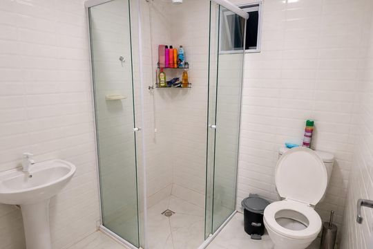 Banheiro 1 de casa para alugar com 3 quartos, 80m² em Olaria, Canoas