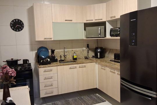 Cozinha de casa de condomínio para alugar com 3 quartos, 105m² em Chácaras De Inoã, Maricá