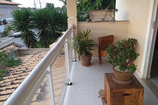 Varanda de casa de condomínio para alugar com 3 quartos, 105m² em Chácaras De Inoã, Maricá