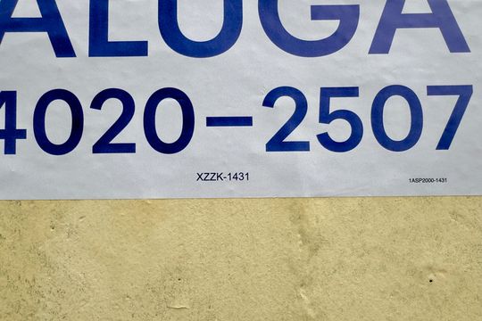Código da placa XZZK-1431 de apartamento para alugar com 2 quartos, 68m² em Centro, Guarulhos
