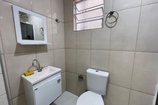 Banheiro de casa para alugar com 1 quarto, 47m² em Ferreira, São Paulo