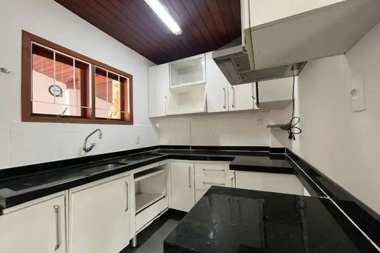 Cozinha de casa para alugar com 3 quartos, 211m² em Morro das Pedras, Florianópolis