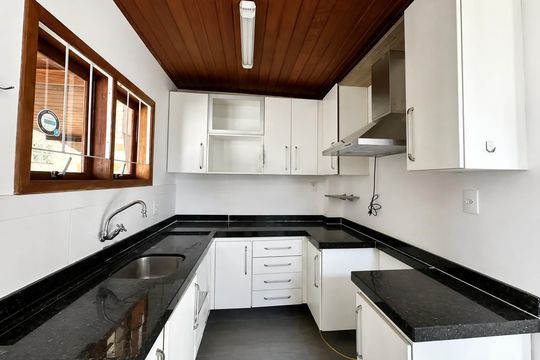 Cozinha de casa para alugar com 3 quartos, 211m² em Morro das Pedras, Florianópolis