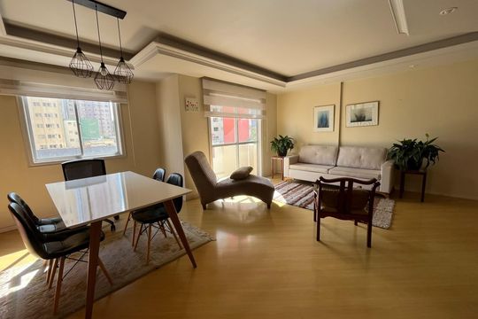 Apartamento à venda com 2 quartos, 77m² em Cristo Rei, Curitiba