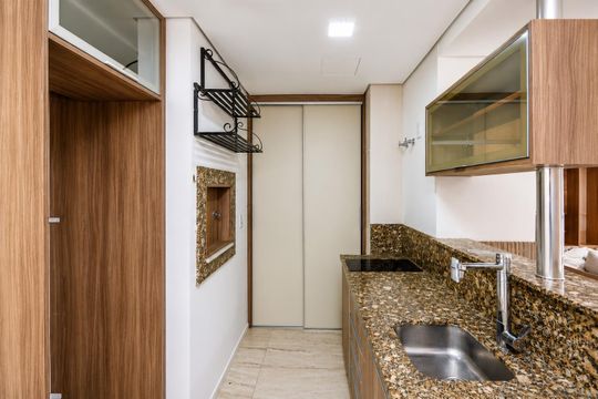 Cozinha de apartamento para alugar com 1 quarto, 39m² em São João, Porto Alegre