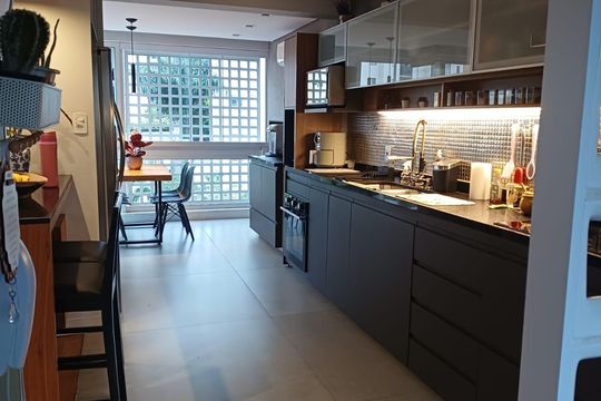 Cozinha de apartamento à venda com 3 quartos, 143m² em Vila Mariana, São Paulo