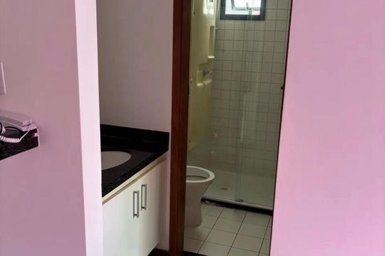 Banheiro social de apartamento para alugar com 1 quarto, 50m² em Pituba, Salvador