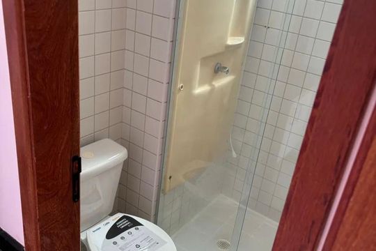 Banheiro social de apartamento para alugar com 1 quarto, 50m² em Pituba, Salvador