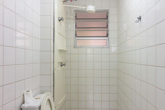 Banheiro de apartamento para alugar com 3 quartos, 73m² em Piratininga, Osasco