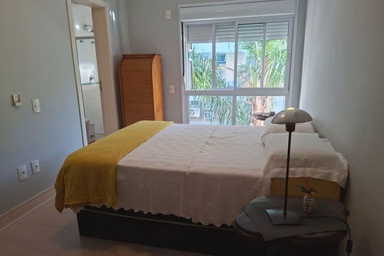 Quarto de apartamento para alugar com 2 quartos, 98m² em Campeche, Florianópolis