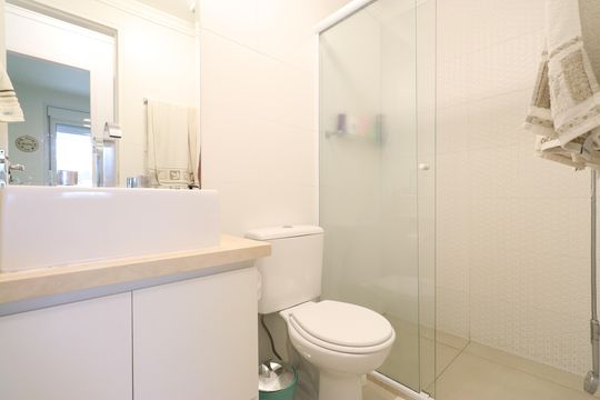 Banheiro Social de apartamento para alugar com 2 quartos, 62m² em Vila Ipojuca, São Paulo