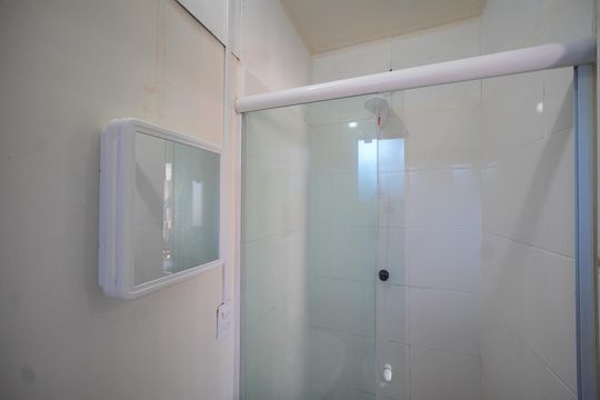Banheiro Social de kitnet/studio para alugar com 1 quarto, 15m² em Balneario, Florianópolis