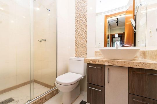 Banheiro de apartamento à venda com 3 quartos, 72m² em Jardim Carvalho, Porto Alegre