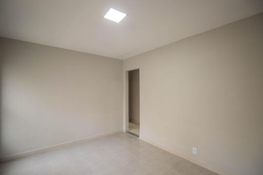 Sala de casa para alugar com 2 quartos, 53m² em Colubandê, São Gonçalo